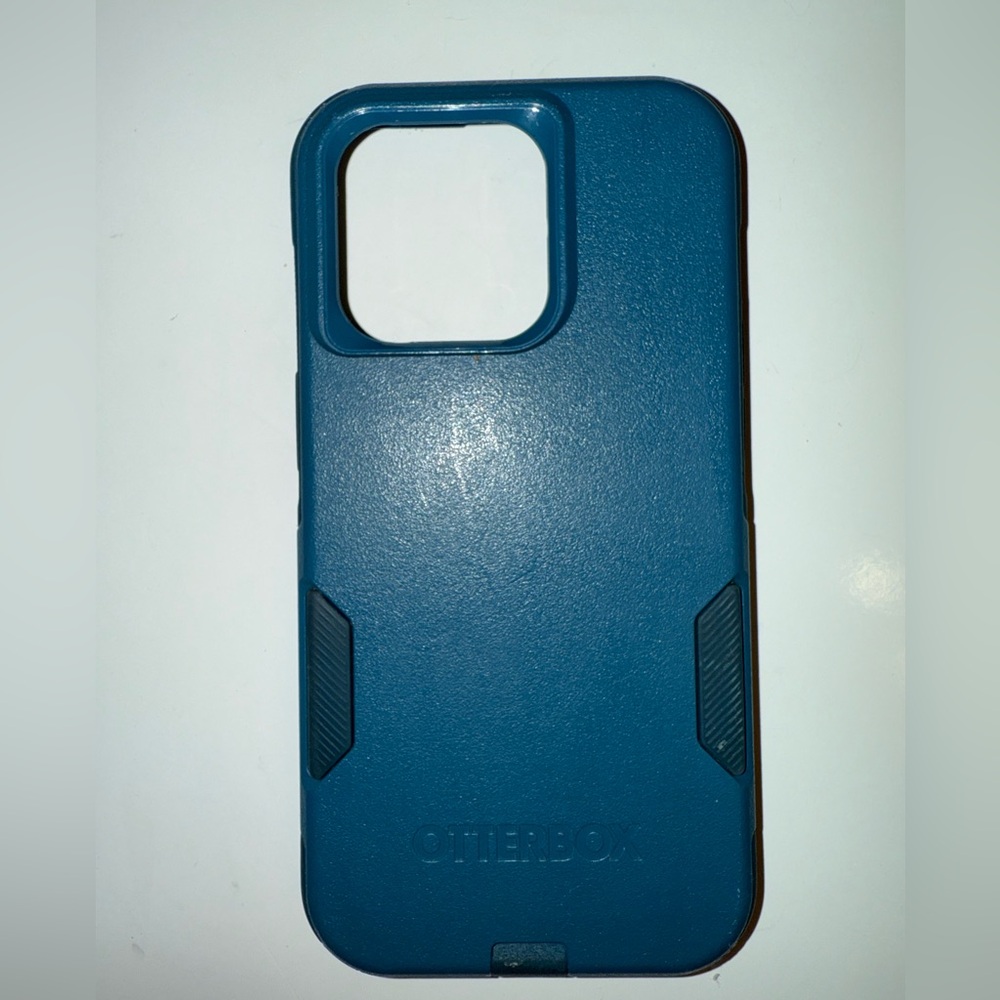 Teal Iphone 14 pro Otter box